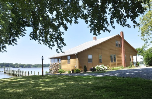 Chestertown House | River Lodge, Casual Riverfront setting