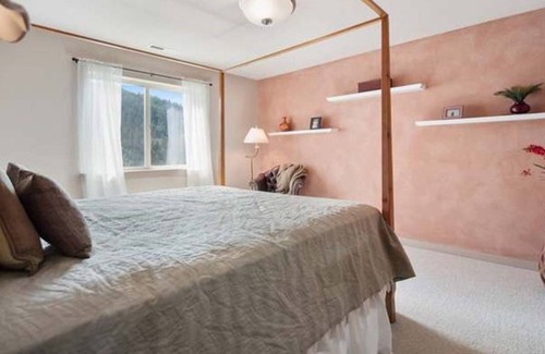 Kettle Falls House | River/Mountain View House Suite #3