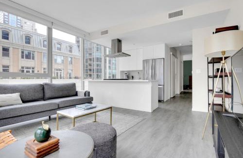 Near North Side Apartment | River N 1BR w Gym Pool nr Magnificent Mile CHI-125