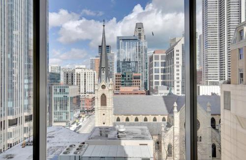 Near North Side Apartment | River N 1BR w Gym Pool nr Magnificent Mile CHI-125