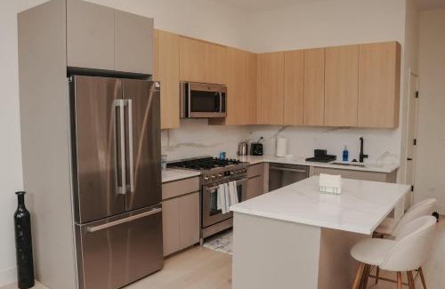 Near North Side Apartment | River North Private Balcony With In and Out Parking