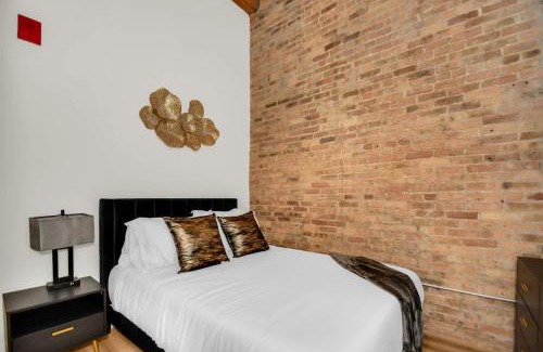 Near North Side Apartment | River North Rooftop With In and Out Parking 1