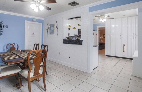 Old Aurora House | River Oaks Point Vacation Minutes to Downtown Quiet Area! by RedAwning