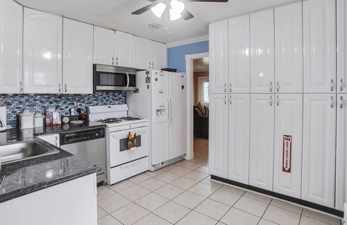 Old Aurora House | River Oaks Point Vacation Minutes to Downtown Quiet Area! by RedAwning