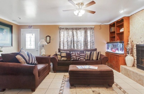 Old Aurora House | River Oaks Point Vacation Minutes to Downtown Quiet Area! by Redawning