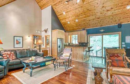 Murphy House | "River Paradise!" Luxury waterfront home situated on beautiful Hiawassee River.