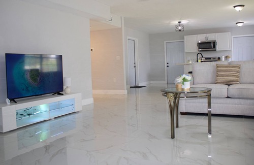 River Park House | River Park Marine-House Vacation, 3B, 2B.