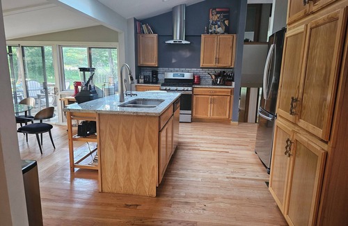 Mequon House | River Retreat and Habitat Executive Rental - 5BR