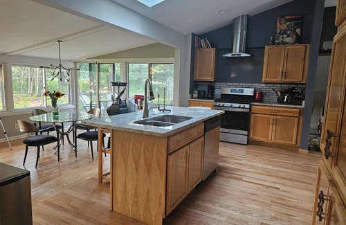 Mequon House | River Retreat and Habitat Executive Rental - 5BR