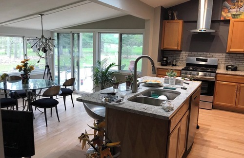 Mequon House | River Retreat and Habitat Executive Rental - 5BR