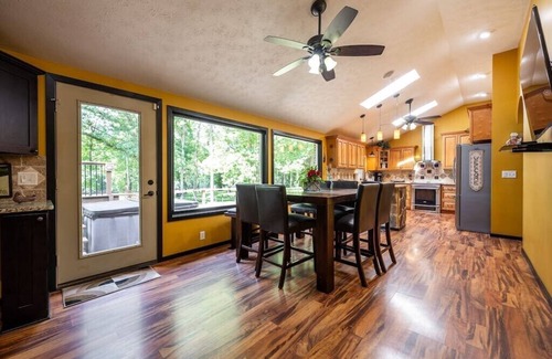 Fishers House | River Retreat, Secluded Oasis w Hot Tub