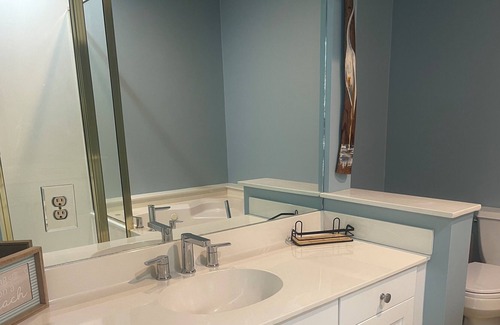Georgetown Apartment | River Room Getaway Located in the center of Historic Georgetown