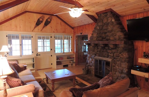 Wilmington House | "River Rose" - Riverfront Ranch, 5 Minutes to Whiteface!