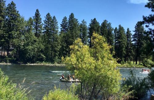 Leavenworth Hotel | River's Edge Lodge