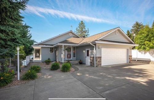 Post Falls House | River's Edge Oasis, private dock, 2 kitchens, pool table, dog friendly!
