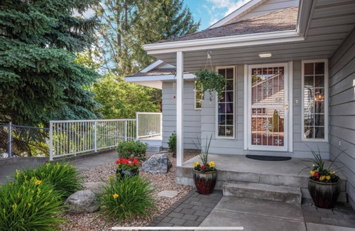 Post Falls House | River's Edge Oasis, private dock, 2 kitchens, pool table, dog friendly!