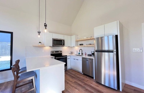 Stanton Cabin | River's Edge | RRG | Hot Tub | Mountain View