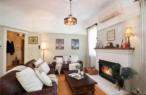 Warburton House | River Song – A Sanctuary by the Yarra River