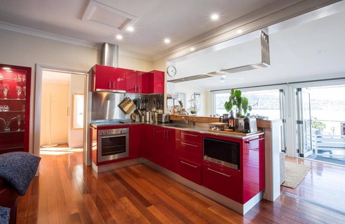 Bar Point House | river specials .DYARUBBIN. fireside living HAWKESBURY RIVER spectacular views