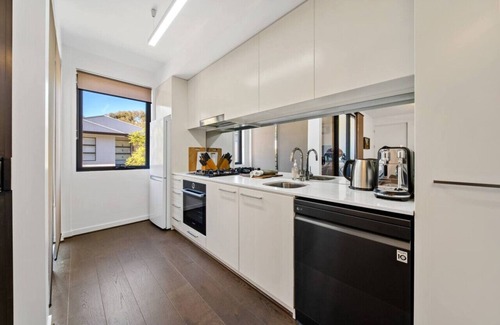Gilberton Apartment | River Torrens Retreat - 2BR, Parking, Wi-Fi