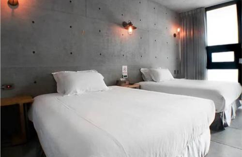 Dongshan House | River