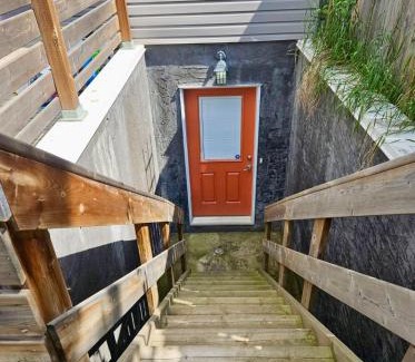 North Central Edmonton House | River Valley Basement Suite Near Downtown