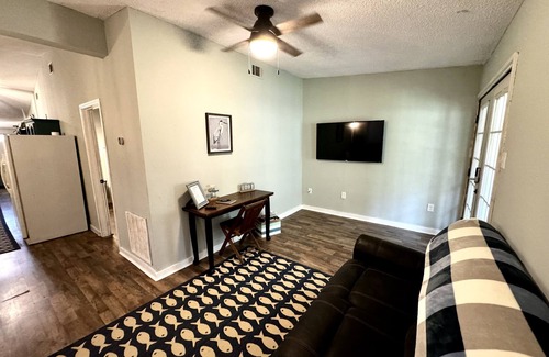 Centerville Apartment | River Valley Lake Getaway