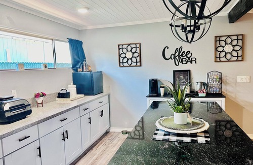 Willow Valley House | River Valley Retreat 2 blocks from The Colorado River