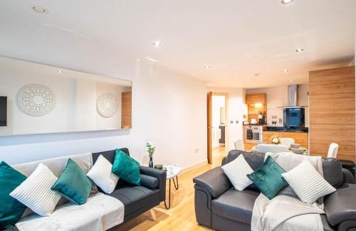 Leeds Apartment | River View 2-Bed Apartment with Balcony Leeds Dock
