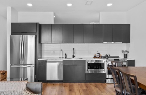 North Capitol Apartment | River View, Balcony, Germantown, Central, Elevator