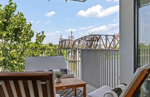 North Capitol Apartment | River View, Balcony, Germantown, Central, Elevator