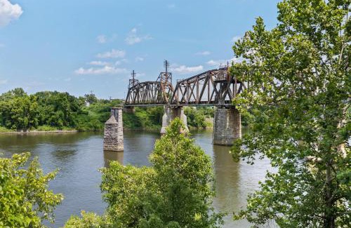 North Capitol Apartment | River View, Balcony, Germantown, Central, Elevator
