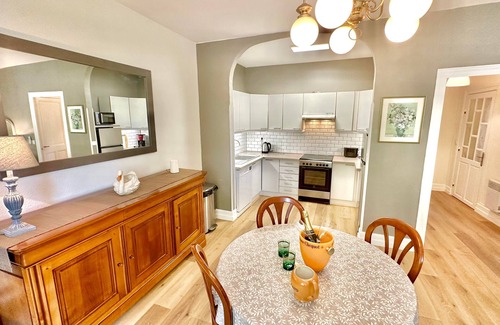 Fongrave House | River view beautiful 2 bed house, garden, pool