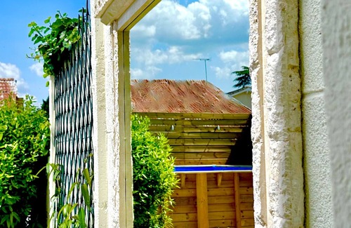 Fongrave House | River view beautiful 2 bed house, garden, pool