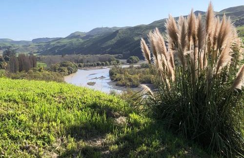 Kahuranaki House | River View Cottage