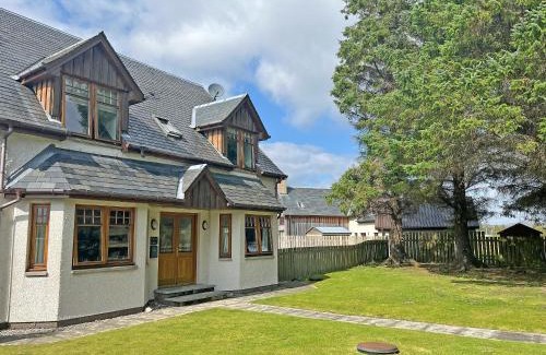 Dalwhinnie House | River View