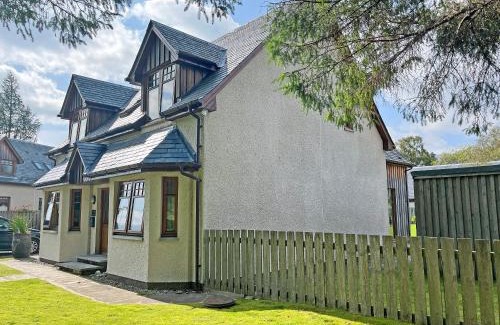 Dalwhinnie House | River View