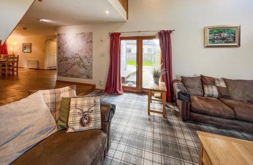Dalwhinnie House | River View