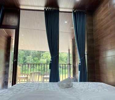 Quan Tom Cabin | River View Hotel