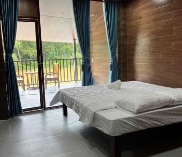 Quan Tom Cabin | River View Hotel