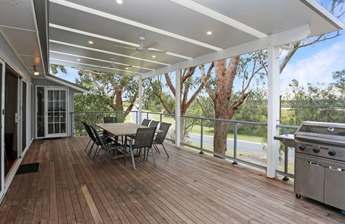 Hawks Nest House | River Views - Pet Friendly