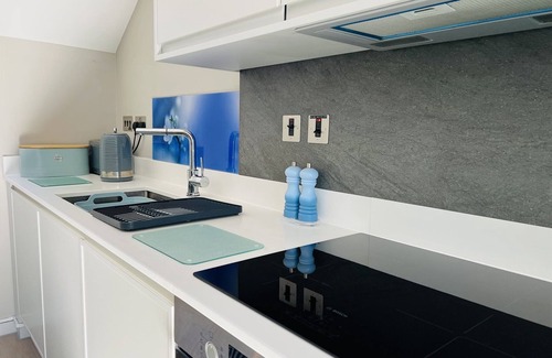Backbarrow Apartment | River Vista Retreat: ⭐️⭐️ ~NEW~ Luxury Apart. with Views, Parking & Bike storage⭐️⭐️
