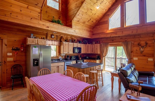 Todd Cabin | River Walk - New River Front Log Cabin in Todd - 30 Min to Skiing/Tubing