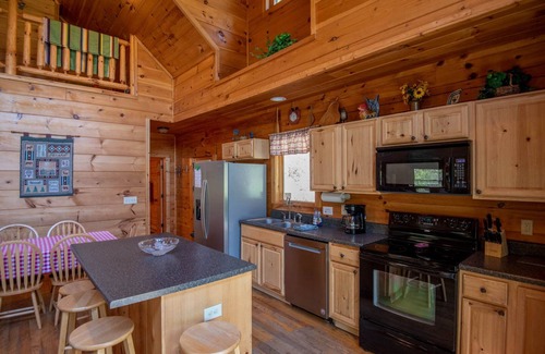 Todd Cabin | River Walk - New River Front Log Cabin in Todd - 30 Min to Skiing/Tubing