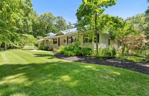 Saugatuck Villa | River Walk