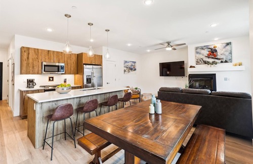 Silverthorne Condo | River West 522 - Experience comfort & adventure - Silverthorne Condo - stunning mountain views.