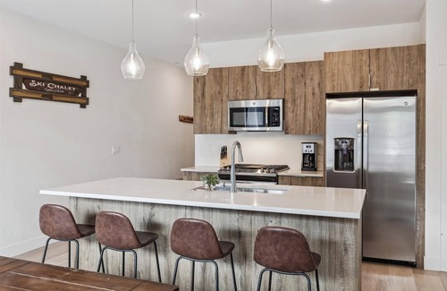 Silverthorne Condo | River West 522 - Experience comfort & adventure - Silverthorne Condo - stunning mountain views.