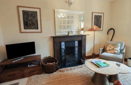 Ambleside Apartment | Riverbank At Stepping Stones
