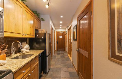 Four O'Clock House | Riverbend Centennial Run Condo Ski In Ski Out