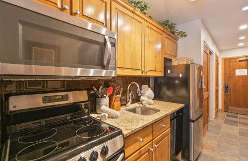 Four O'Clock House | Riverbend Centennial Run Condo Ski In Ski Out